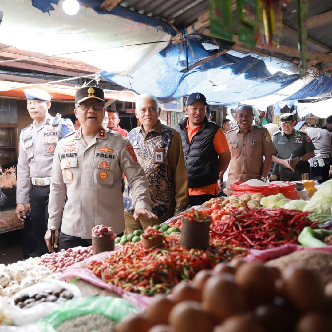 Jelang Ramadhan, Sekda Sultra bersama TPID Sidak Pasar