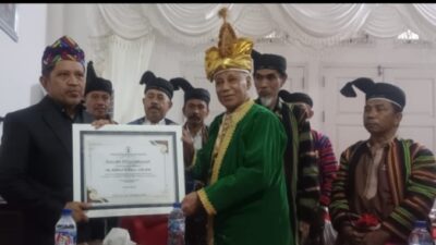 Lembaga Adat dan Budaya Kesultanan Buton Berikan Penghargaan pada Pj Bupati Buton Selatan