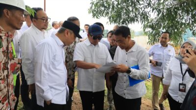 Mentri ATR/BPN bersama Menteri Perhubungan Tinjau Tinjau Akses Stasiun KCIC Karawang