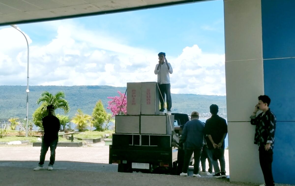 Diduga Ada Indikasi Korupsi pada Pembangunan Gedung Serba Guna di Lasalimu, Warga Demo di Kantor Bupati