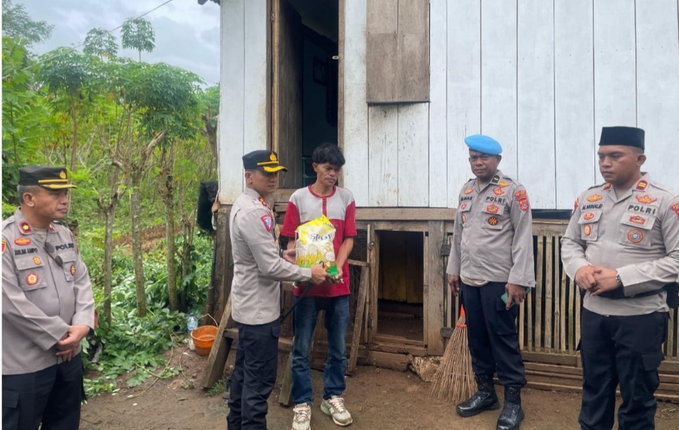 Ramadan, Polres Buton Bagi Paket Sembako