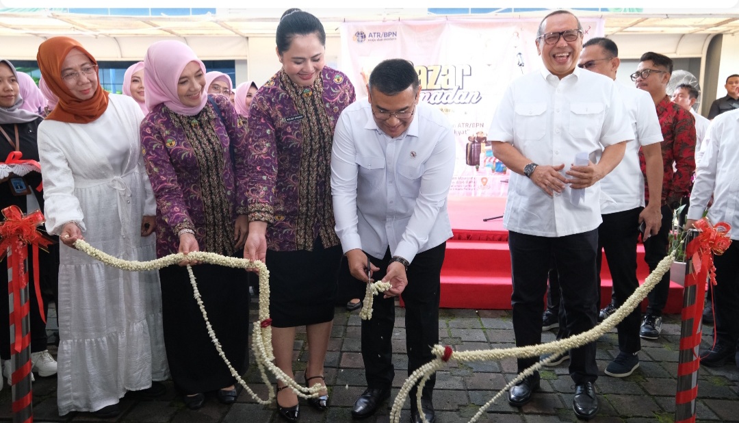 Wamen ATR/BPN Buka Bazar Ramadan Kementerian ATR/BPN 2025