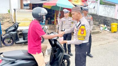 Satlantas Polres Buton Berbagi Takjil
