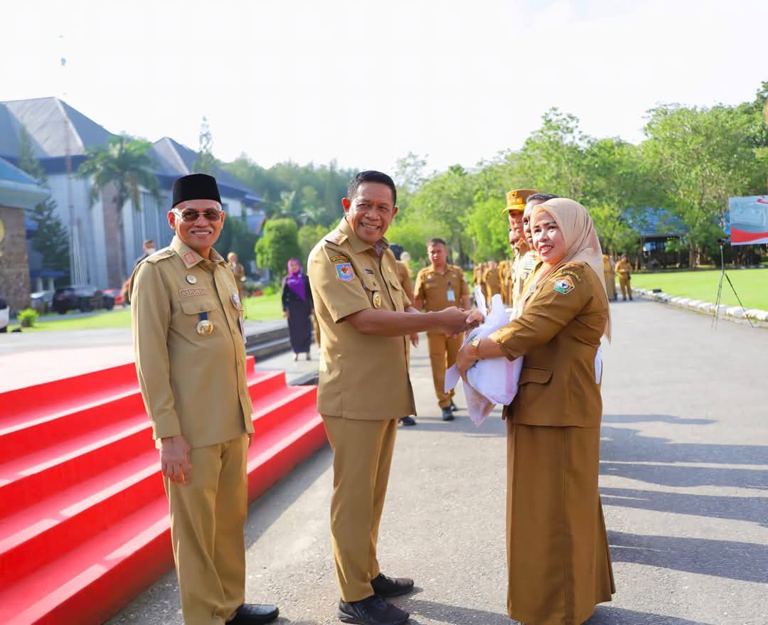 Apel Gabungan Perdana, Gubernur Sultra : Birokrasi Yang Kuat dan Sinergis kunci Wujudkan Visi Misi Apel Gabungan Perdana, Gubernur Sultra : Birokrasi Yang Kuat dan Sinergis kunci Wujudkan Visi Misi
