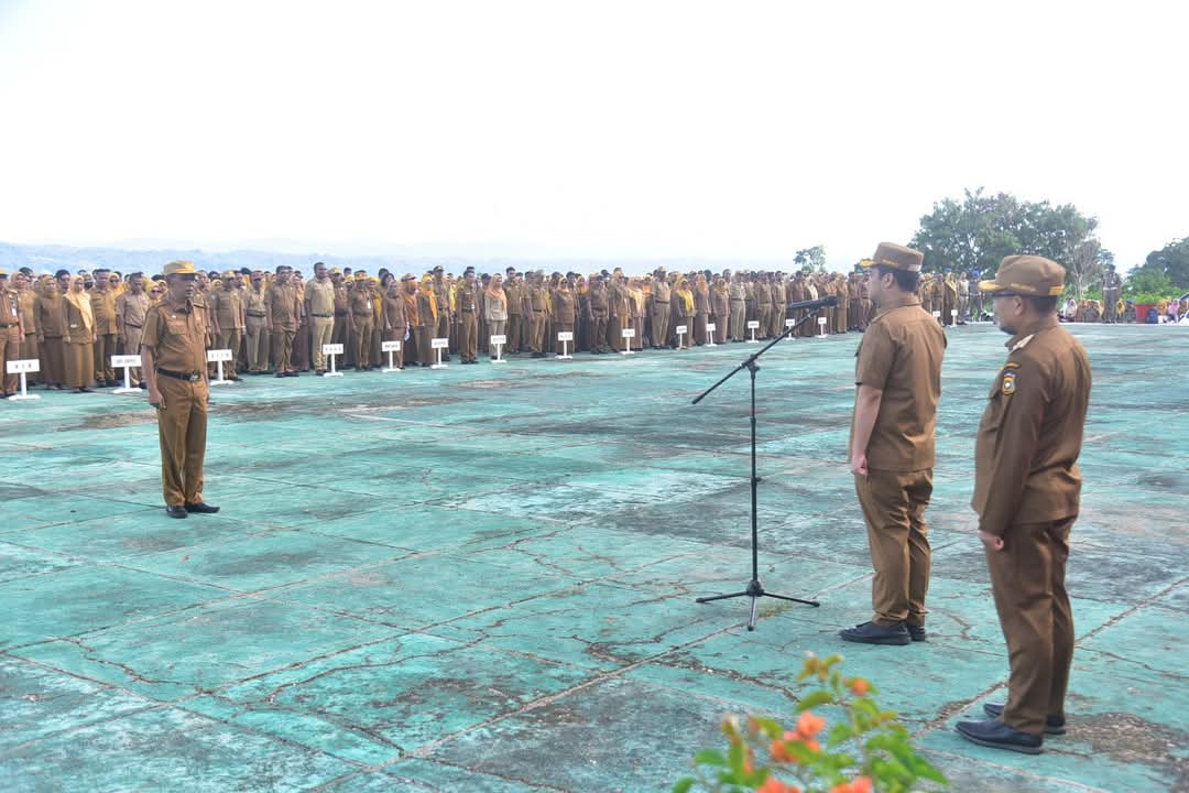 Pasca Dilantik Bupati Buton Pimpin Apel Perdana Pasca Dilantik Bupati Buton Pimpin Apel Perdana