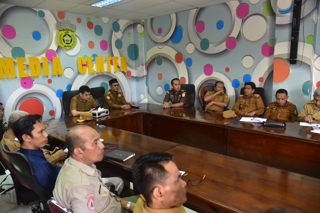 Tancap Gas, Bupati Buton Pimpin Rapat Koordinasi Bersama Jajaran OPD Tancap Gas, Bupati Buton Pimpin Rapat Koordinasi Bersama Jajaran OPD