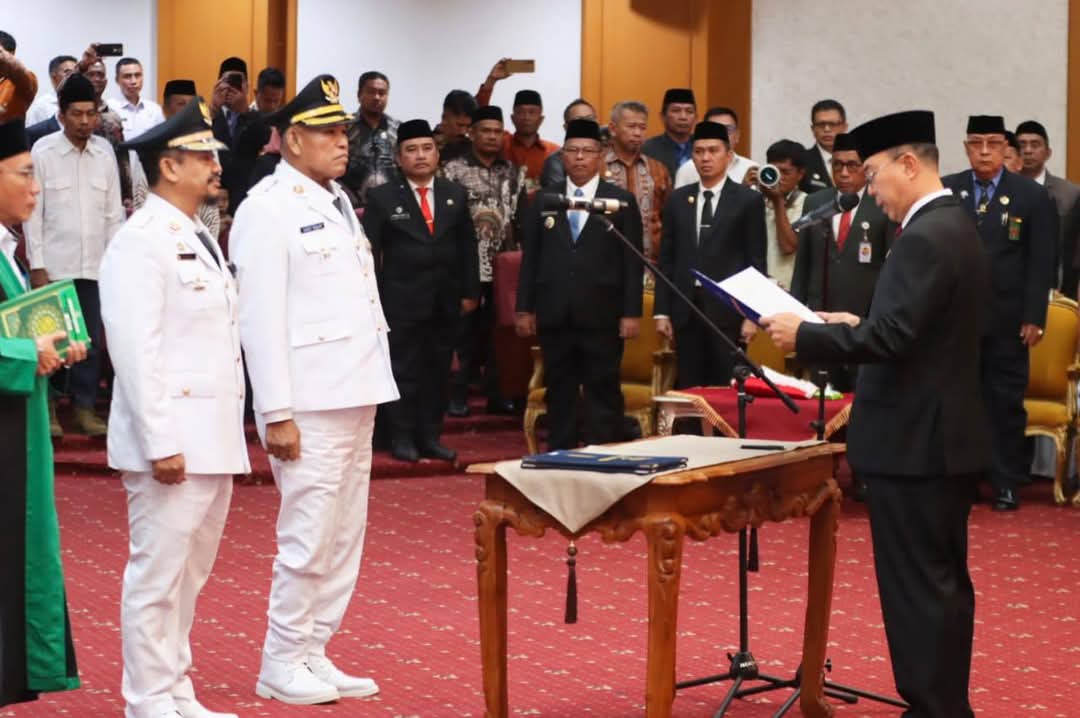 Gubernur Lantik Bupati dan Wabup Buteng
