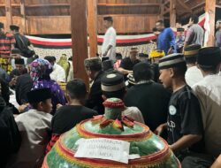 Karang Taruna Melai Ikut Berpartisi dalam Tradisi Malona Qunua di Mesjid Agung Keraton