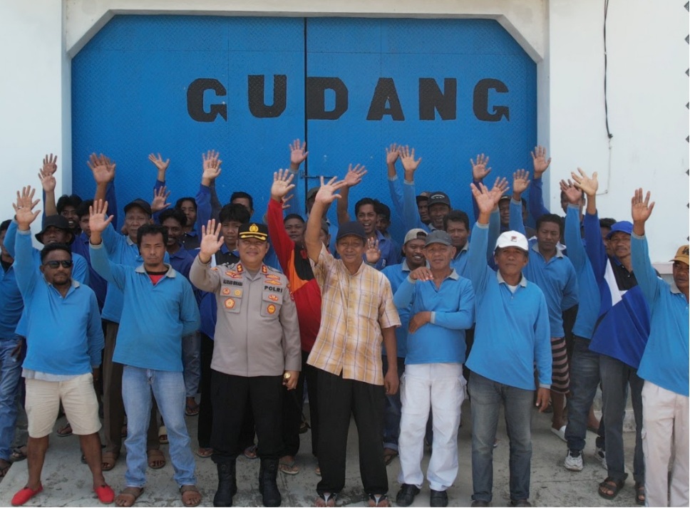 May Day 2025, Kapolres Buton Jalin Silaturahmi dengan para Pekerja