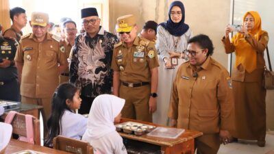 Wamendagri dan Gubernur Sultra Tinjau Langsung Program Makan Bergizi Gratis di Baubau