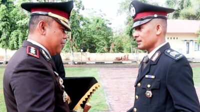 Kapolres Buton Berikan Penghargaan Kepada Personel Berprestasi