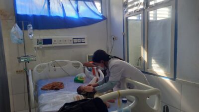 Berangsur Membaik, Puluhan Anak Korban Keracunan Makanan Dipulangkan dari Puskesmas Wolowa