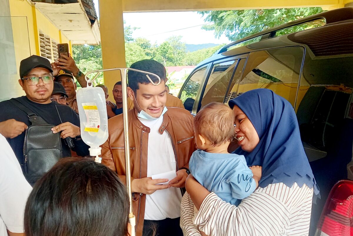 Bupati Buton Tinjau Langsung Balita Korban Keracunan Makanan Tambahan di RSUD