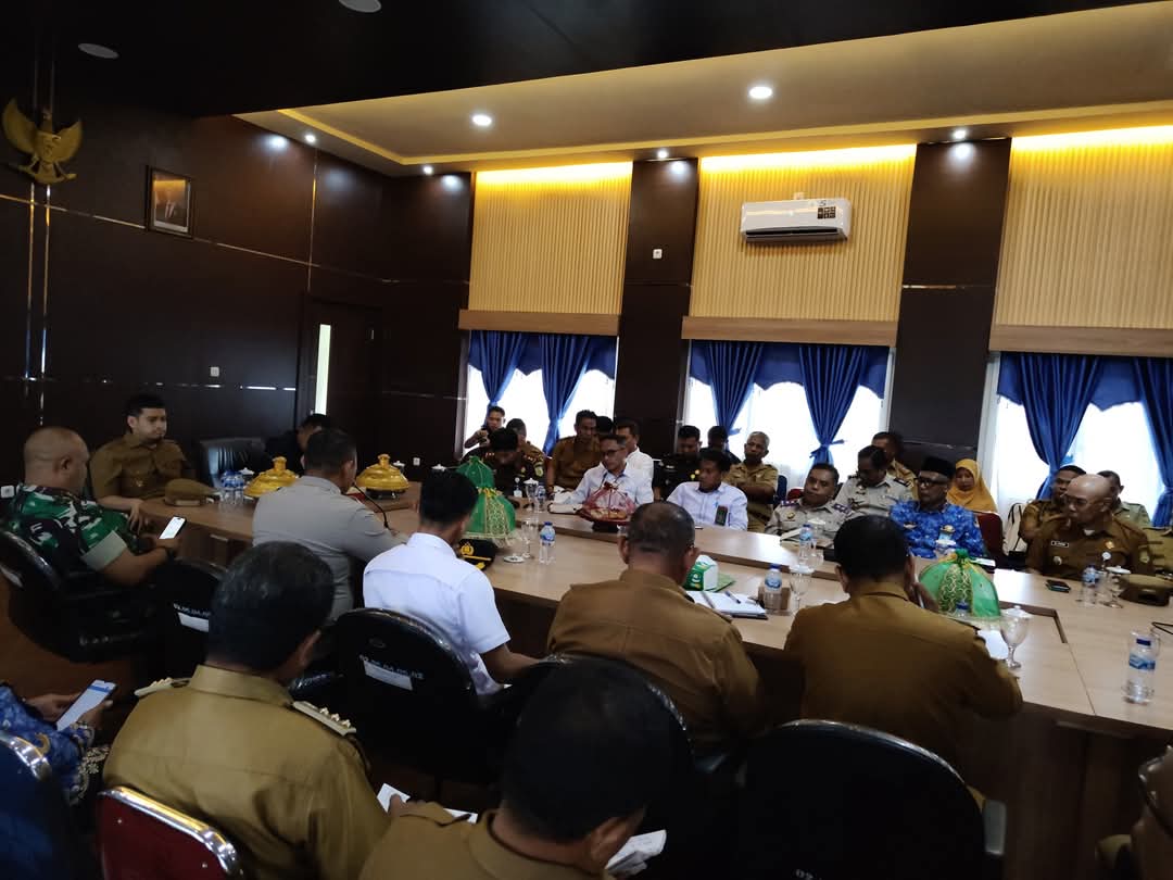 Bupati Buton Pimpin Rapat Bersama Unsur Forkopimda