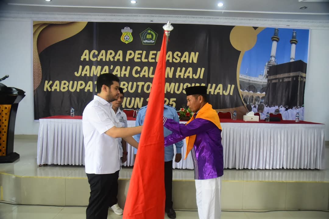 Bupati Buton Lepas CJH Asal Buton