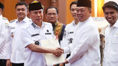 Menteri ATR/BPN Serahkan 455 Sertifikat Aset dan Tanah Wakaf