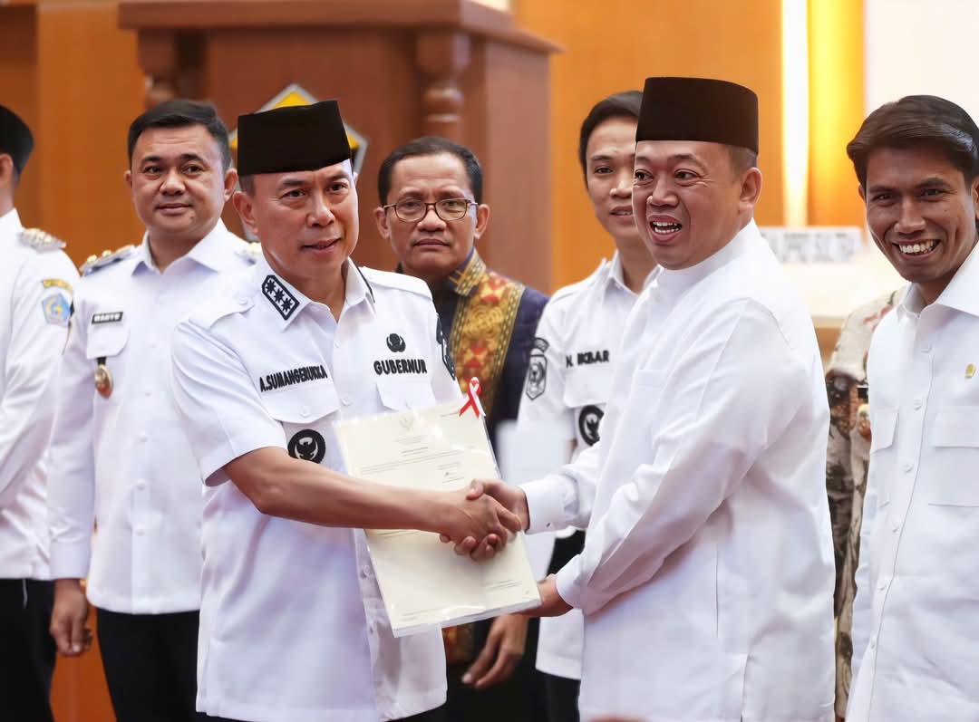 Menteri ATR/BPN Serahkan 455 Sertifikat Aset dan Tanah Wakaf