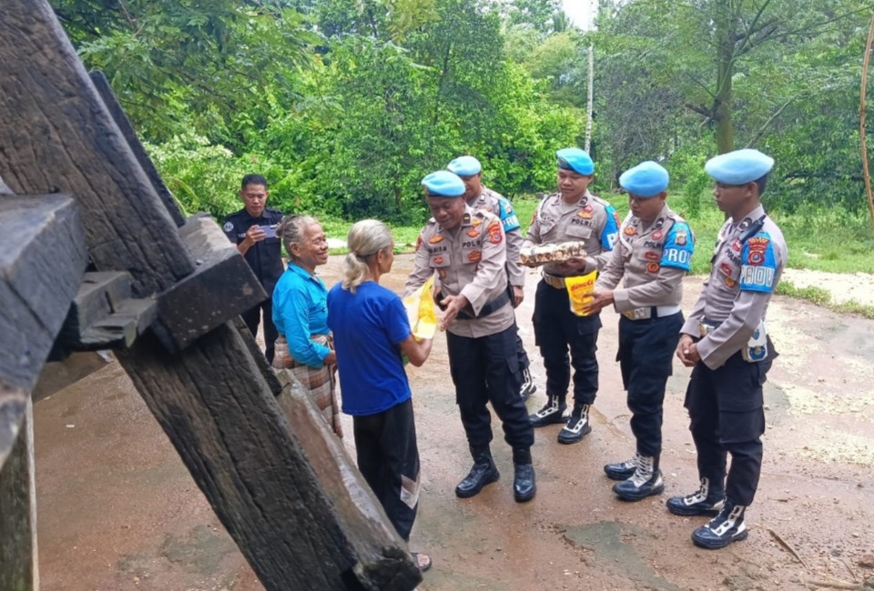 Propam Polres Buton Gelar Bakti Sosial Jelang HUT Bhayangkara Ke - 79