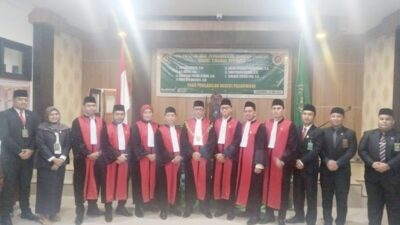 Ketua Pengadilan Negeri Pasarwajo Lantik Tujuh Hakim