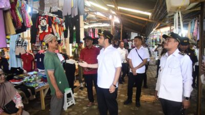 Pastikan Stabilitas Harga, Bupati dan Wabup Buton Sidak di Pasar