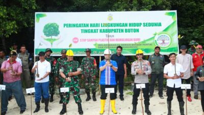 Peringati Hari Lingkungan Hidup Sedunia, Bupati Alvin dan Forkopimda Buton Tanam Mangrove dan Bersih-Bersih Pantai