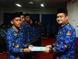 Serahkan SK CPNSD, Bupati: “Aktifitas Perbanyak di Buton”
