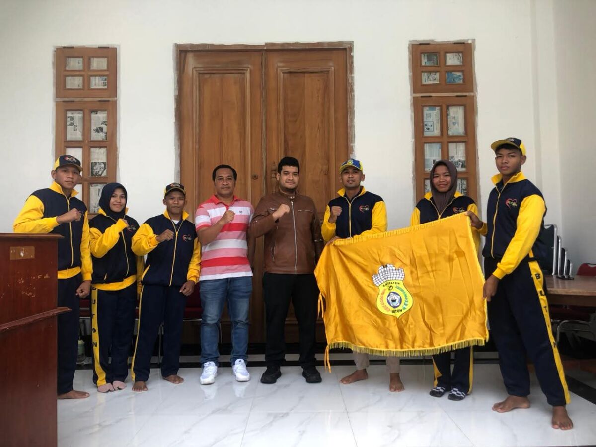 Bupati Buton Lepas Atlet Kempo ke Kejurnas Shirinji di Makasar