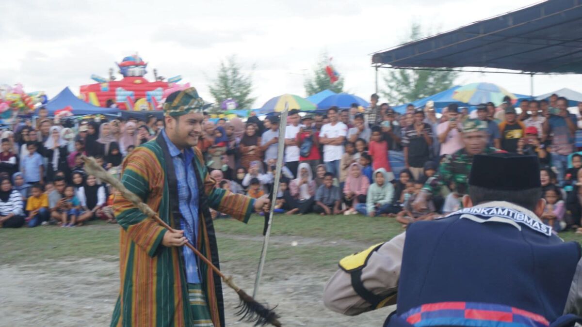 Bupati Alvin Ikut Mangaru di Pesta Adat Wabula Bupati Alvin Ikut Mangaru di Pesta Adat Wabula