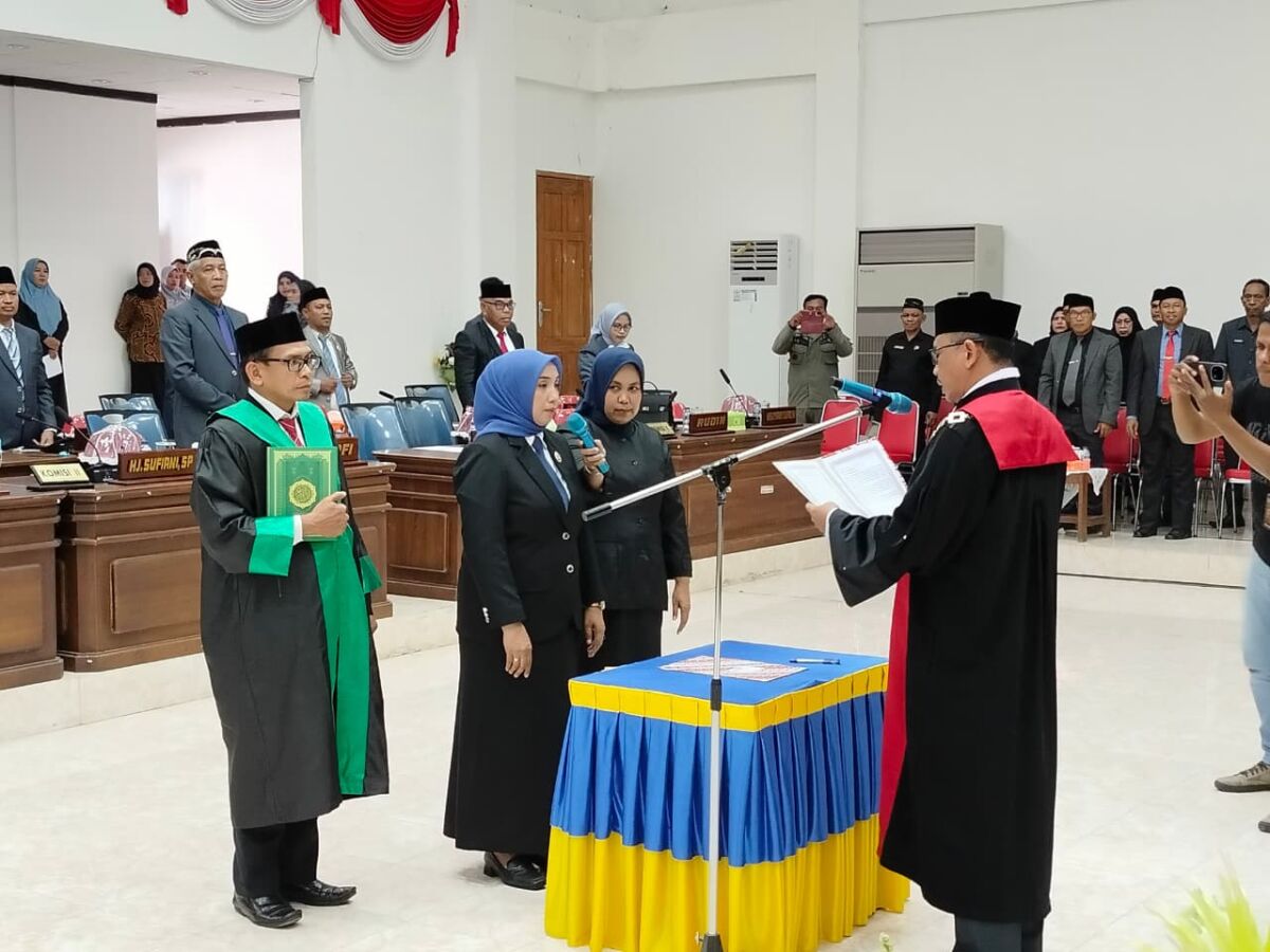 Hasni Dilantik Jadi Wakil Ketua 1 DPRD Buton