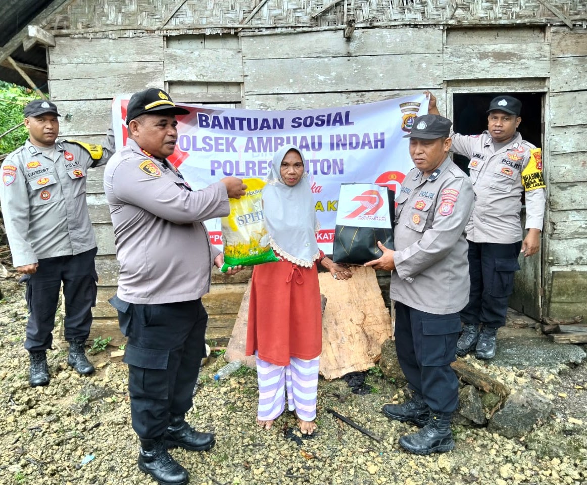 Polsek Ambuau Indah Bagikan Sembako Jelang Hut Bhayangkara Ke-79