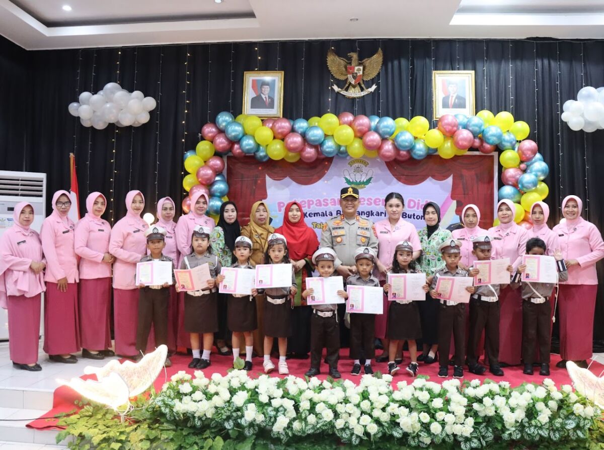 Kapolres Buton Hadiri Pelepasan Murid TK Kemala Bhayangkari 31 Buton