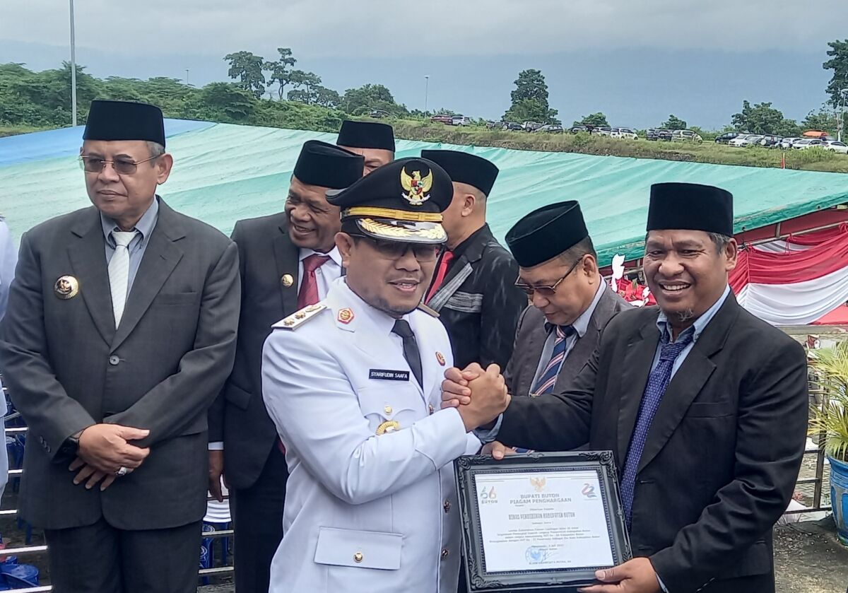 Wagub Sultra Hadiri Upacara HUT Kabupaten Buton Ke-66