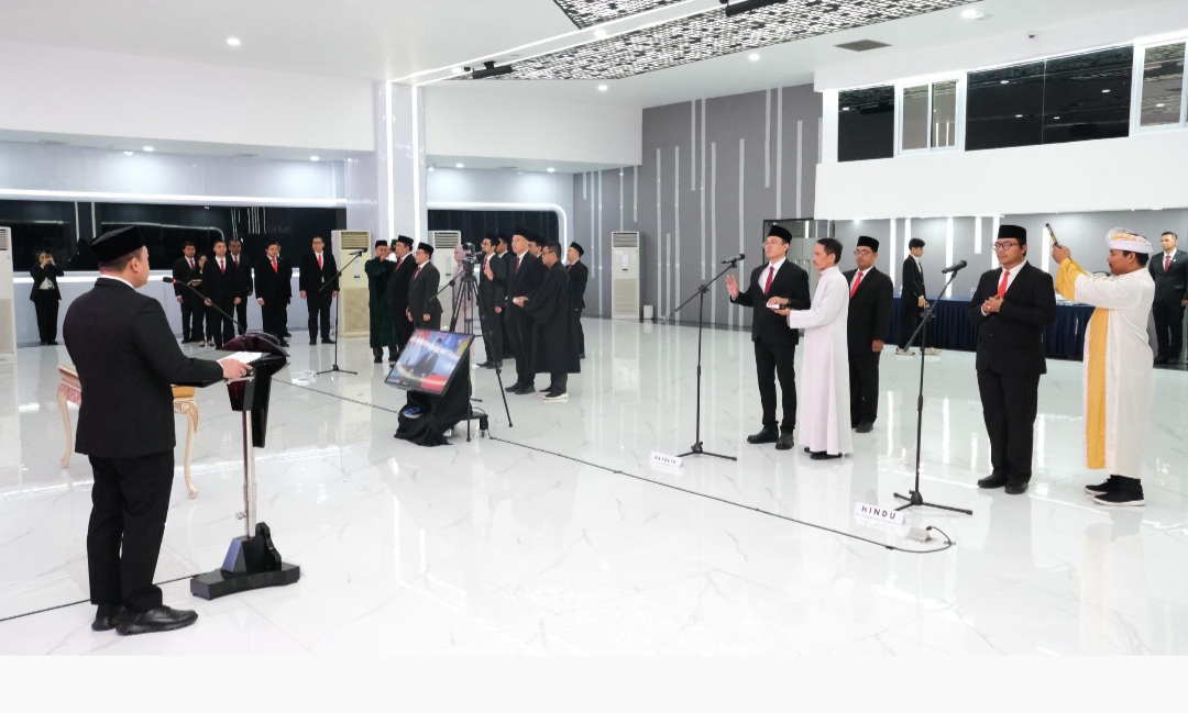 Mentri Nusron Lantik 79 Pejabat Struktural Se-Indonesia
