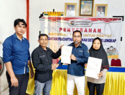 BPN Buton Kembali Serahkan Ratusan Sertipikat ke Warga Nambo dan Lawele