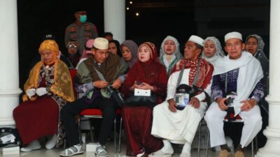 Bupati Buton Sambut Kedatangan Jamaah Haji Kloter 39