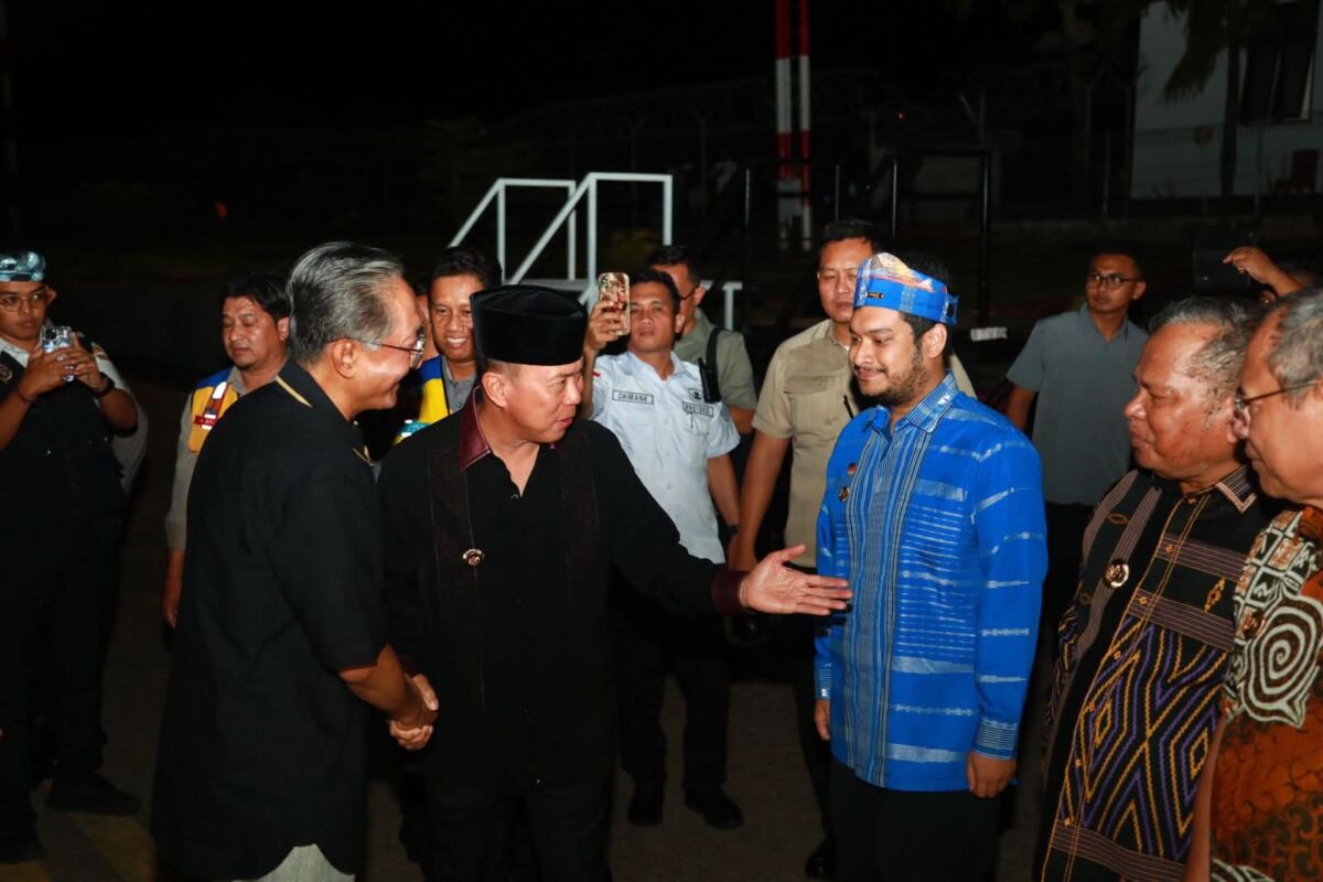 Tiba di Sultra, Menteri PU Bakal Tinjau Jalan Penghubung Muna - Buton dan Aspal