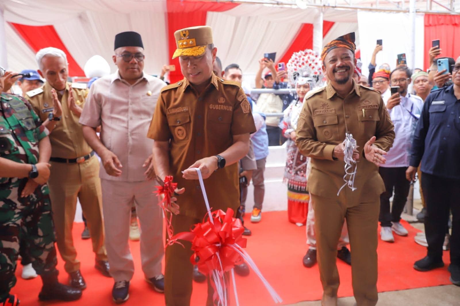 Gubernur Sultra Hadiri Peluncuran 80.000 Koperasi Desa Merah Putih di Buteng Gubernur Sultra Hadiri Peluncuran 80.000 Koperasi Desa Merah Putih di Buteng