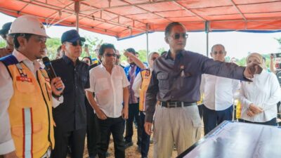 Gubernur Dampingi Menteri PU Tinjau Lokasi Pembangunan Jembatan Buton - Muna dan Aspal Buton