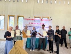 BPN Buton Serahkan Ratusan Sertifikat Tanah di Desa Kamaru dan Suandala