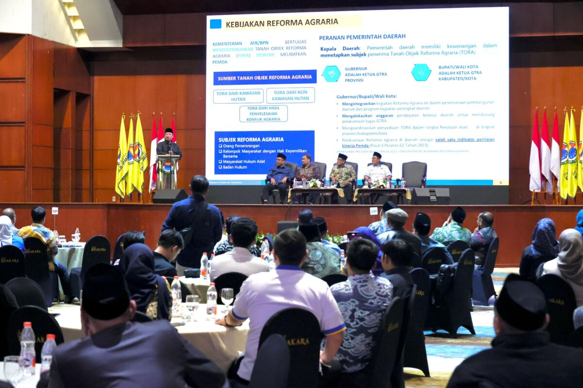 Mentri Nusron Hadiri Pengukuhan dan Orientasi Nasional PB IKA-PMII di