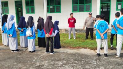 Satbinmas Polres Buton Gelar Police Goes to School di SMP Smart Insani