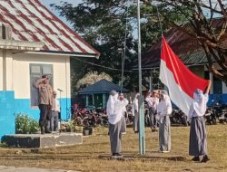 Jadi Pembina Upacara, Bhabinkamtibmas Polsek Ambuau Indah Titip Pesan Kamtibmas