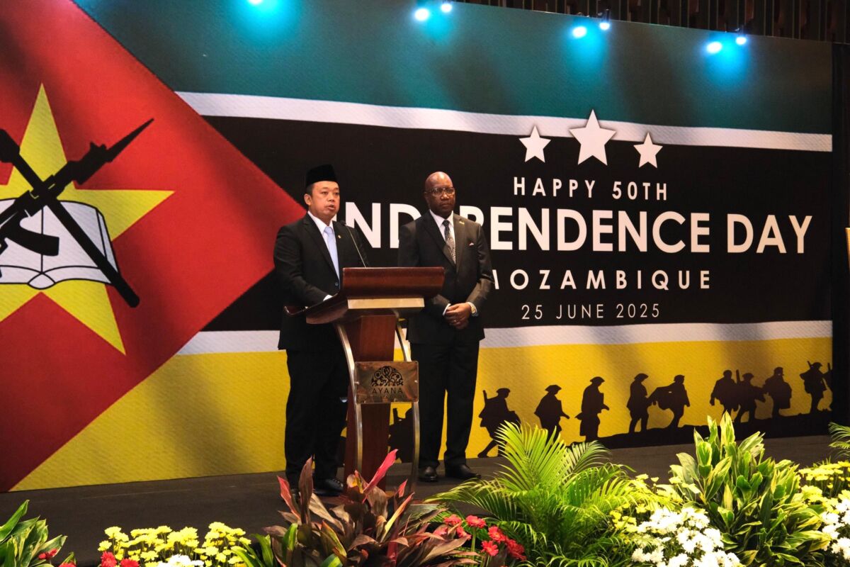 Mentri Nusron Hadiri Peringatan 50 Tahun Kemerdekaan Mozambik