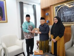 Nusron Wahid Antar Undangan Upacara HUT Kemerdekaan RI Ke-80 kepada K.H. Ma’ruf Amin,