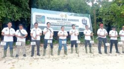 Peduli Lingkungan, Ketua BPK RI Perwakilan Sultra Tanam Mangrove di Buton