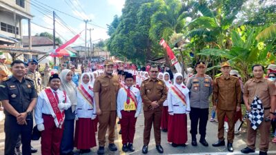 Bupati dan Wakil Bupati Buton Resmi Membuka Lomba Gerak Jalan Indah HUT RI Ke-80