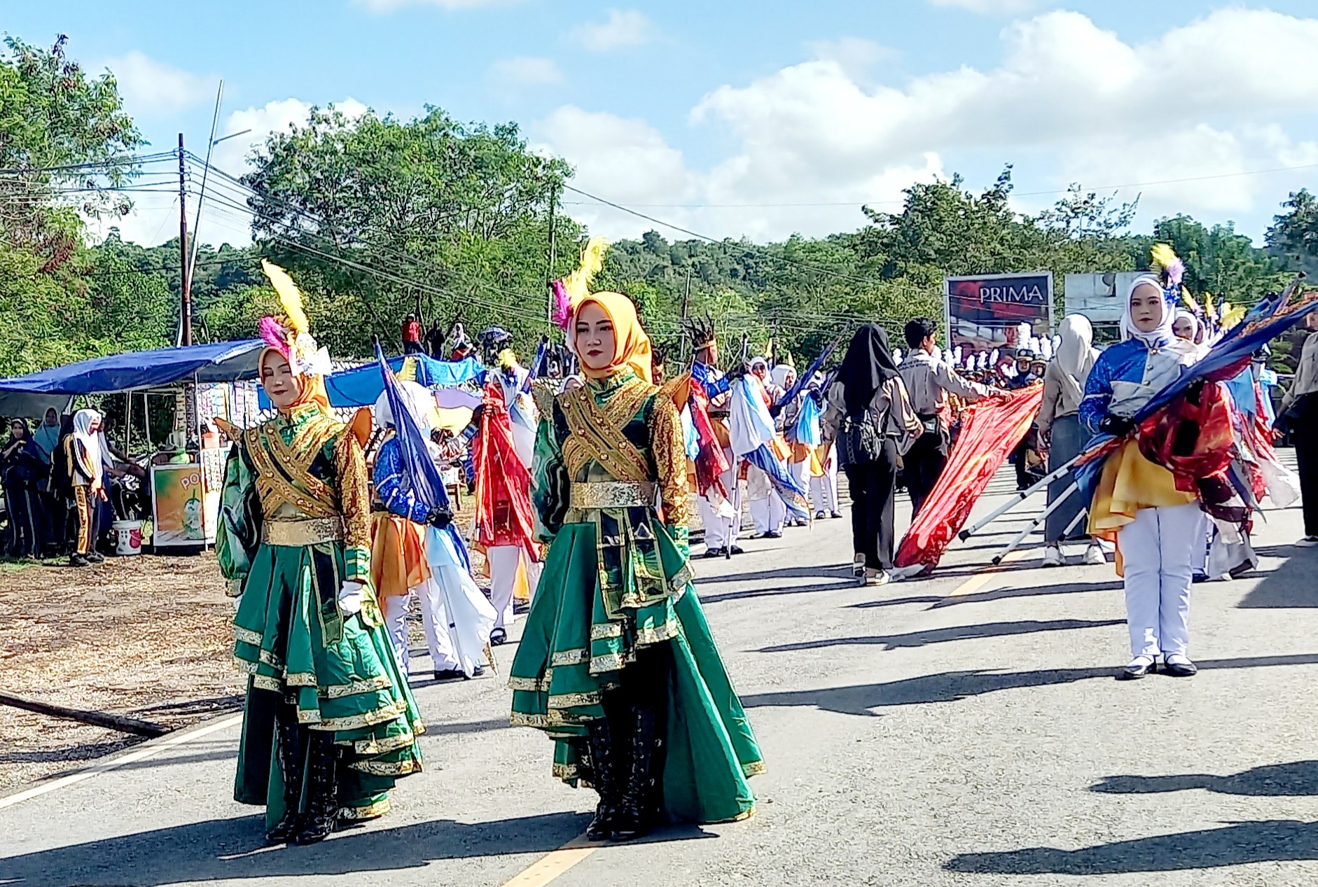 Bupati dan Wakil Bupati Buton Resmi Membuka Lomba Gerak Jalan Indah HUT RI Ke-80