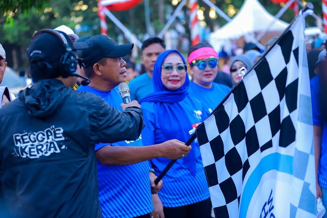 Ir Hugua Lepas Peserta Jalan Sehat Peringati Hari Hepatitis Sedunia 2025