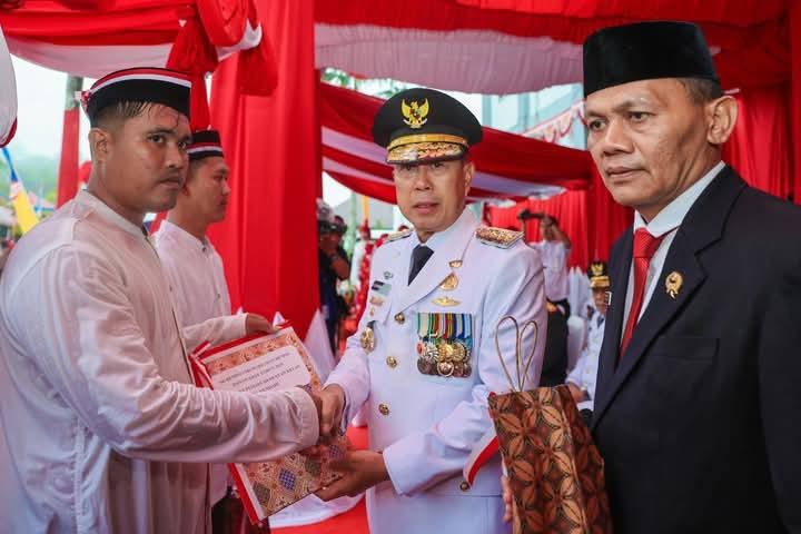 Gubernur Sultra Pimpin Upacara HUT ke-80 RI Gubernur Sultra Pimpin Upacara HUT ke-80 RI