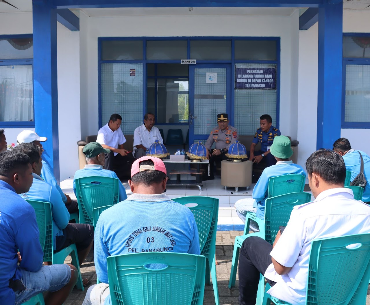 Kapolres Buton Coffe Morning bersama TKBM di Pelabuhan Banabungi